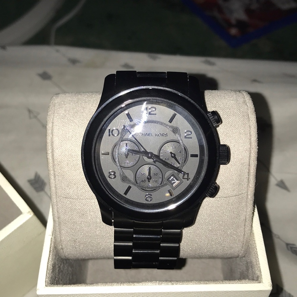 Michael Kors Watch - Picture 2 of 2